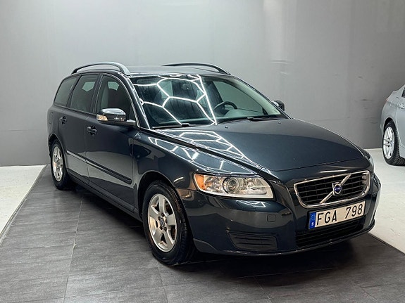 Volvo V50 2 of 5