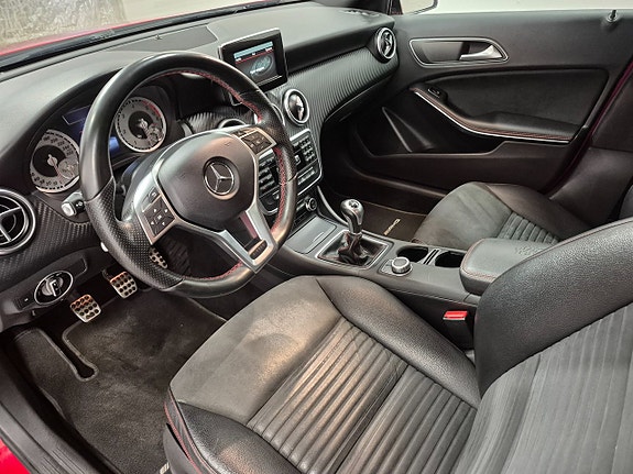 Mercedes-Benz A180 2 of 5