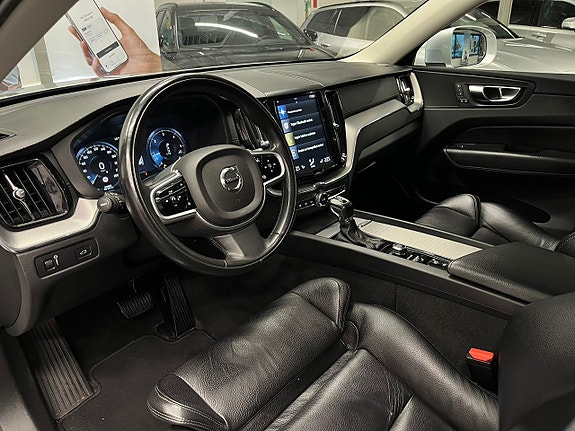 Volvo XC60 13 of 30