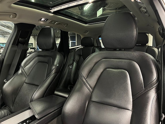 Volvo XC60 10 of 30