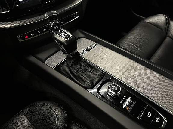 Volvo XC60 17 of 30