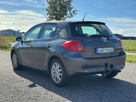 Toyota Auris 5 of 5