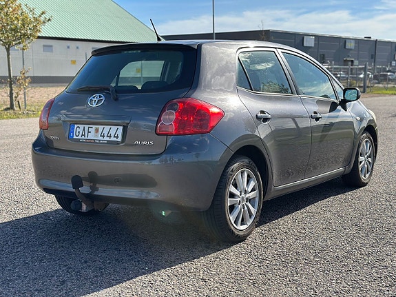 Toyota Auris 4 of 5