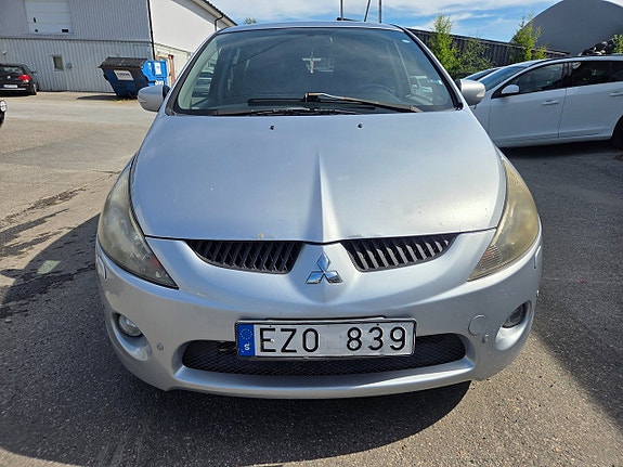 Mitsubishi Grandis 2 of 5