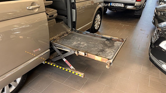 Volkswagen Multivan 13 of 15