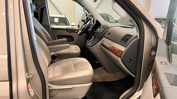 Volkswagen Multivan 8 of 15