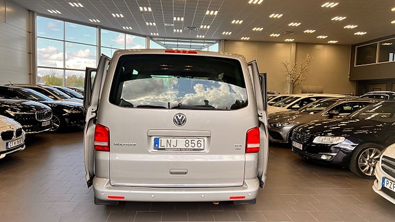 Volkswagen Multivan 7 of 15