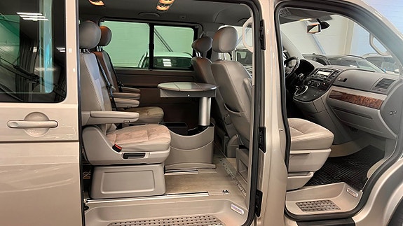 Volkswagen Multivan 10 of 15