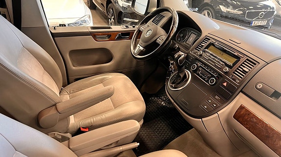 Volkswagen Multivan 9 of 15