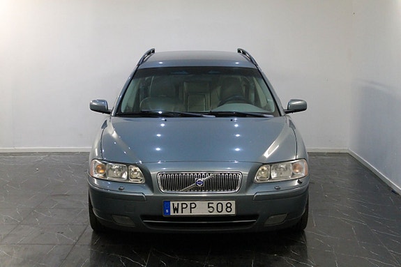 Volvo V70 3 of 9