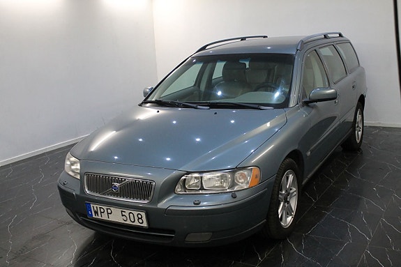 Volvo V70 2 of 9