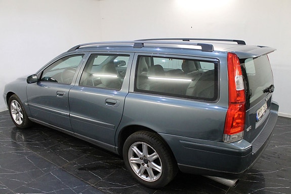 Volvo V70 7 of 9