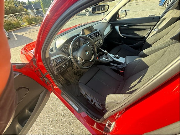 BMW 118d 4 of 5