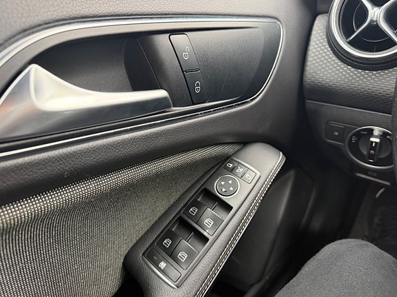 Mercedes-Benz A180 12 of 13