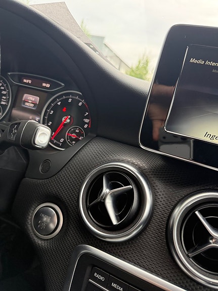 Mercedes-Benz A180 11 of 13
