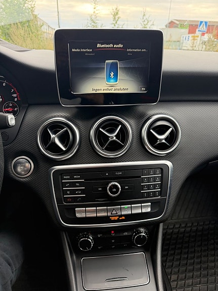 Mercedes-Benz A180 9 of 13