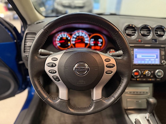 Nissan Altima 14 of 17