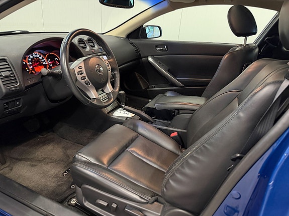 Nissan Altima 8 of 17