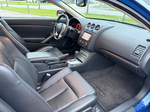 Nissan Altima 12 of 17