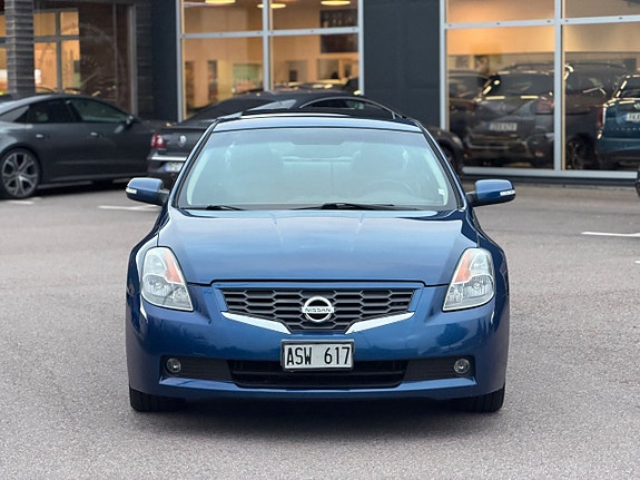 Nissan Altima 3 of 5