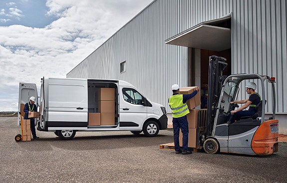 Nissan Interstar 2 of 5