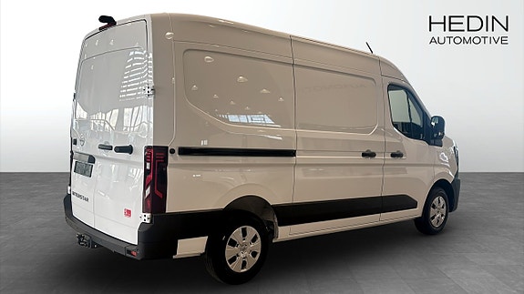 Nissan Interstar 2 of 5