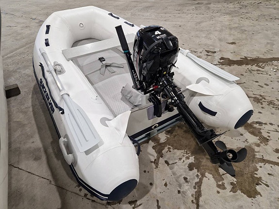 Quicksilver 250 AirDeck 2 of 3