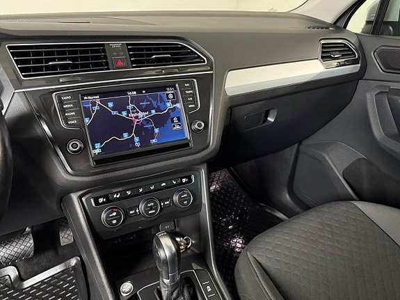 Volkswagen Tiguan 12 of 23