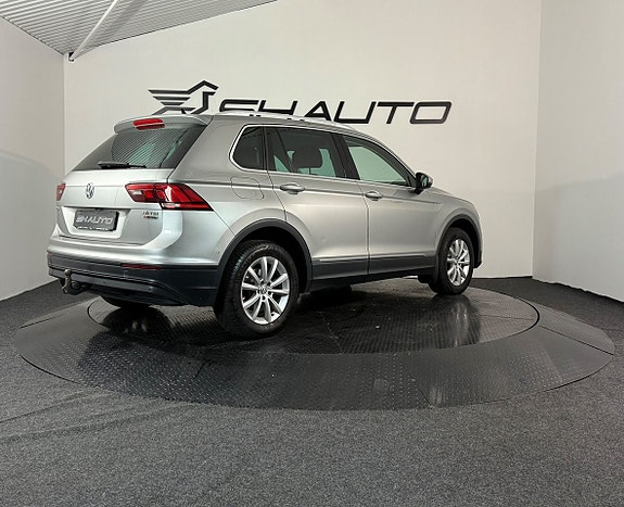 Volkswagen Tiguan 5 of 23