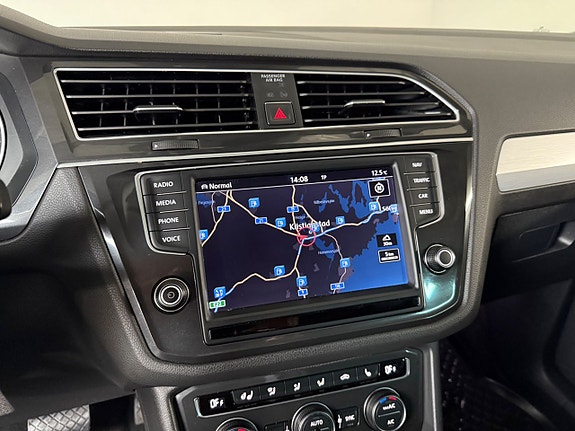 Volkswagen Tiguan 13 of 23
