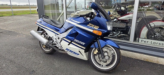 Kawasaki ZX-10 B 2 of 10