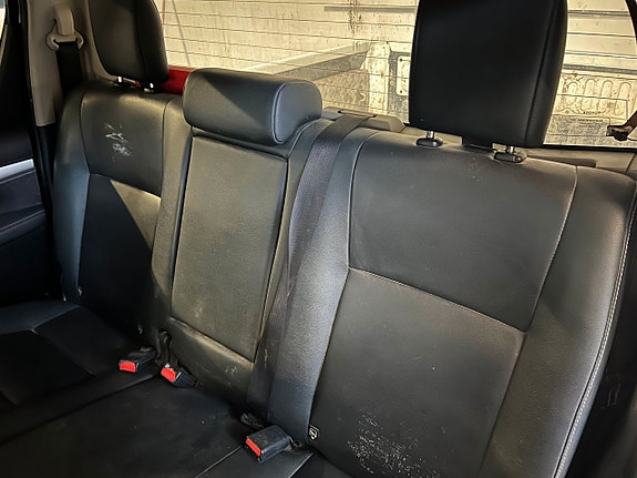 Toyota HiLux 16 of 17