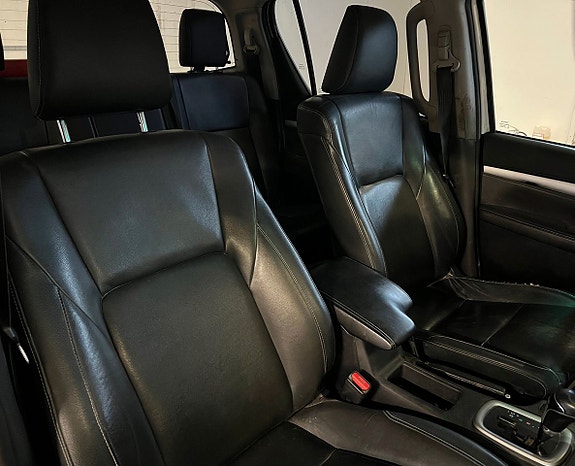 Toyota HiLux 15 of 17