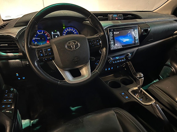 Toyota HiLux 9 of 17