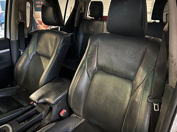 Toyota HiLux 14 of 17