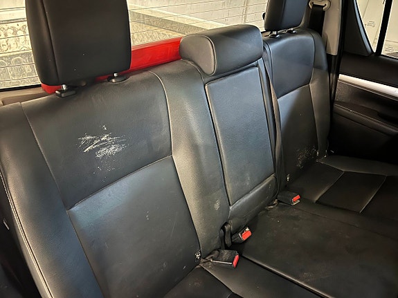 Toyota HiLux 17 of 17