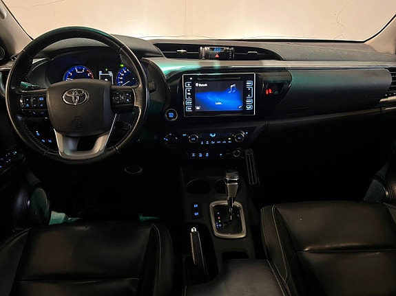Toyota HiLux 10 of 17