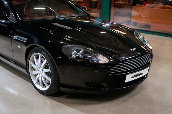 Aston Martin DB9 2 of 5