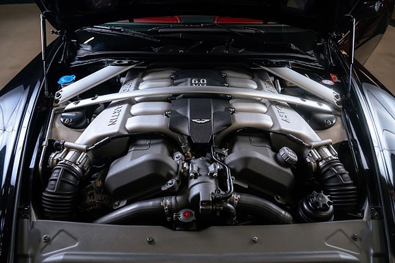 Aston Martin DB9 12 of 23