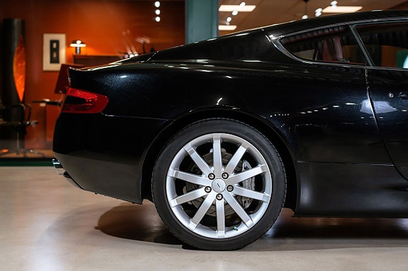 Aston Martin DB9 6 of 23