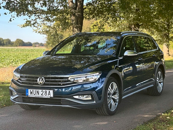 Volkswagen Passat Alltrack 2 of 5