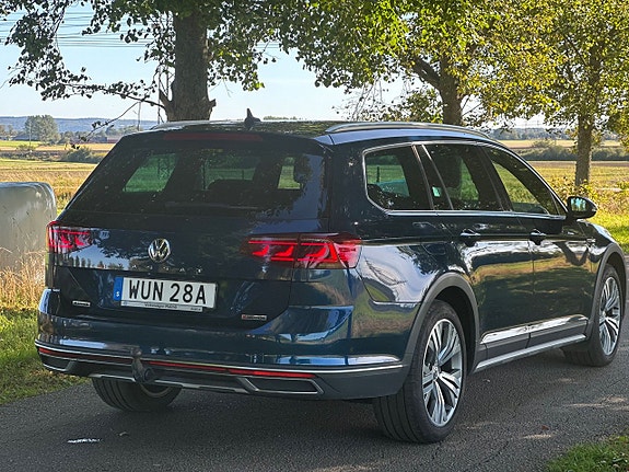 Volkswagen Passat Alltrack 4 of 5