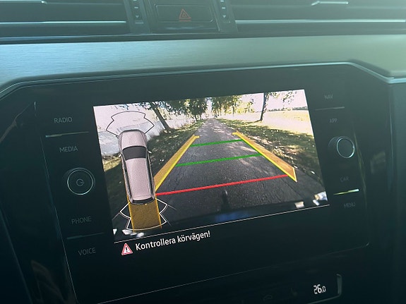 Volkswagen Passat Alltrack 12 of 30