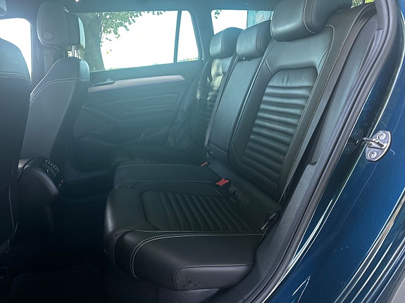 Volkswagen Passat Alltrack 25 of 30