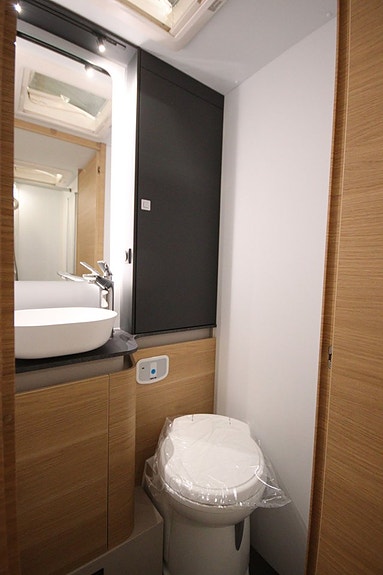 Adria Coral 60Y Edition 670 DL - Fiat HD 35L (140 hk) 21 of 22