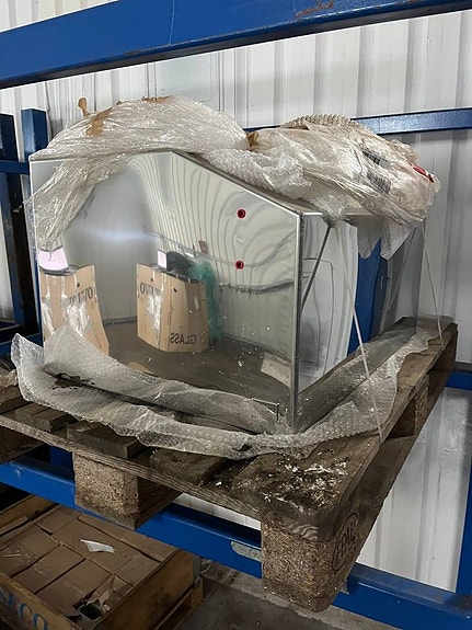 Hydraultank sidomonterad