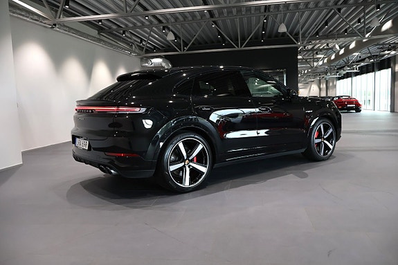 Porsche Cayenne 7 of 24