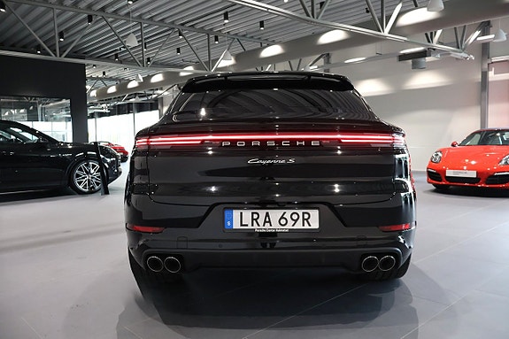 Porsche Cayenne 8 of 24