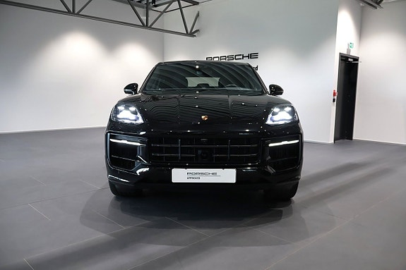 Porsche Cayenne 2 of 5