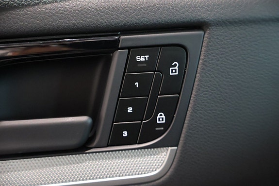 Porsche Cayenne 15 of 24